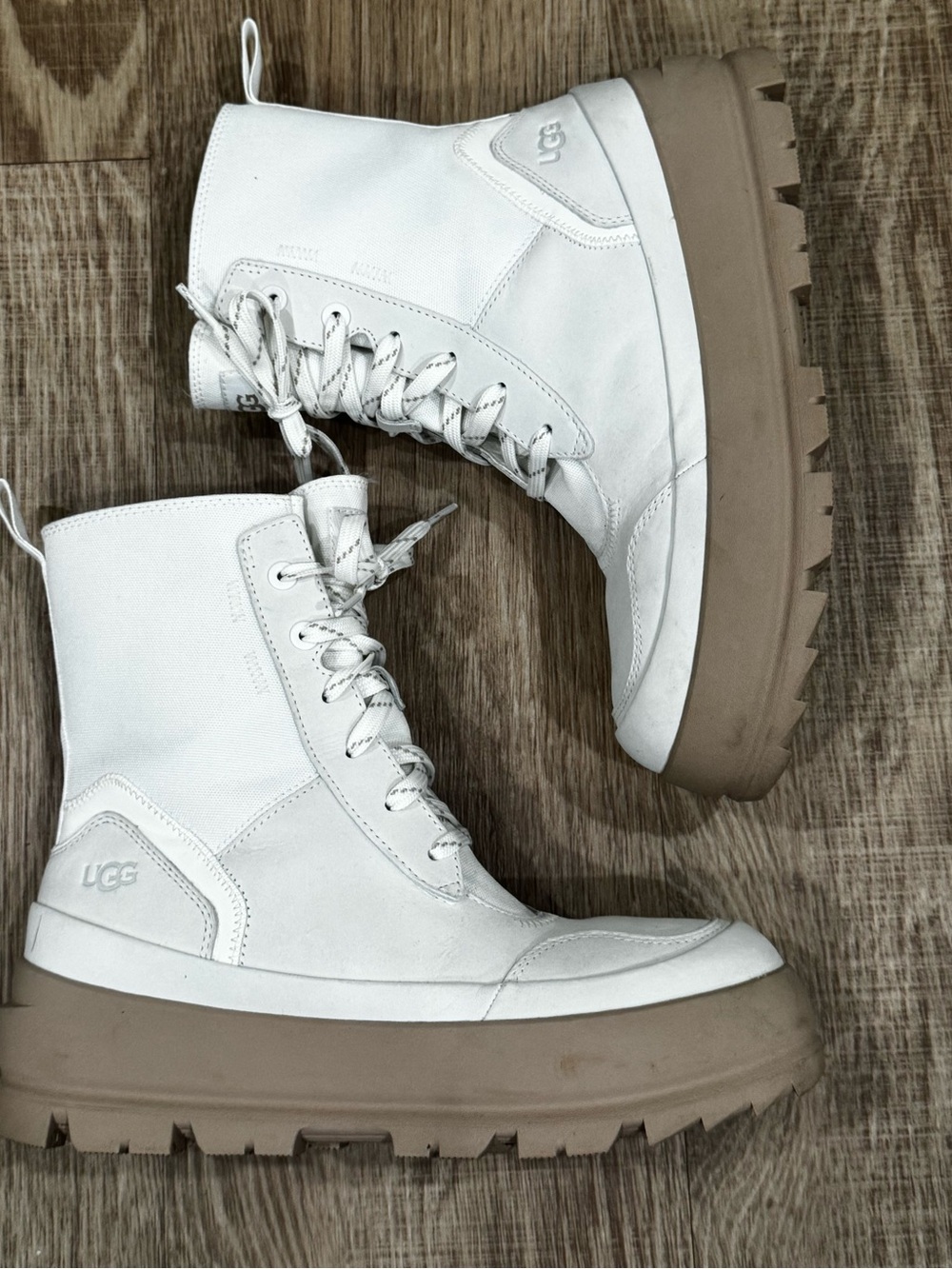 UGG The UGG Lug Lace-Up Platform Boots White Size 7.5